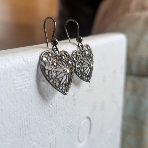 Loisir heart earrings made of oxidized silver new