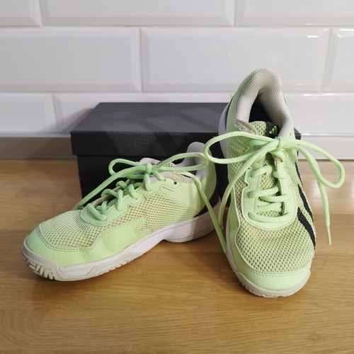 Adidas Courtflash children's tennis shoes size 32, green