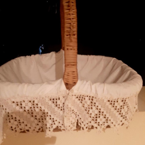 Handmade bambou wicker baskets with apron and lace, new
