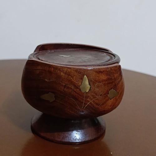 Wooden coasters vintage used, set of six with base and beautiful design