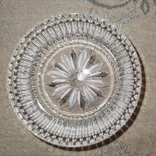 Vintage crystal dessert plates in like new condition