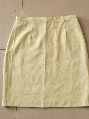Vintage Monsoon 90s pencil skirt like new, cream-yellow with embroidered roses