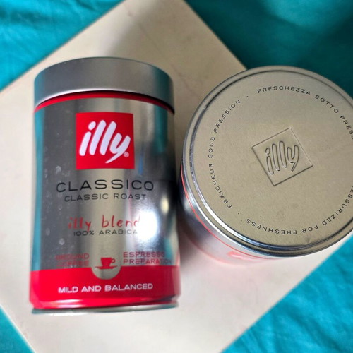 Illy metal coffee tins set, like new