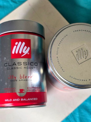 Illy metal coffee tins set, like new