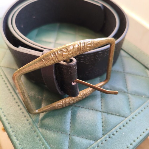 Black belt with vintage-style gold buckle like new, size 105cm