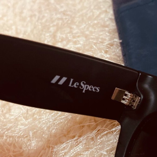 Γυναικεία γυαλιά ηλίου Le Specs σαν καινούργια, στρογγυλά cat eye μαύρα