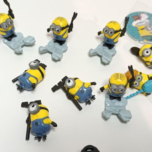 Pack of 59 figures Kinder, Smurfs, Minions, Mickey, Bullyland new