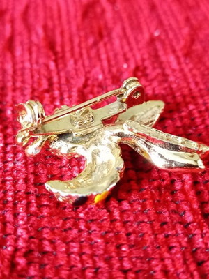Small gold-plated wasp brooch with enamel used