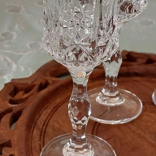 Set of 4 vintage crystal liqueur glasses 13cm and carved wooden tray 27cm like new