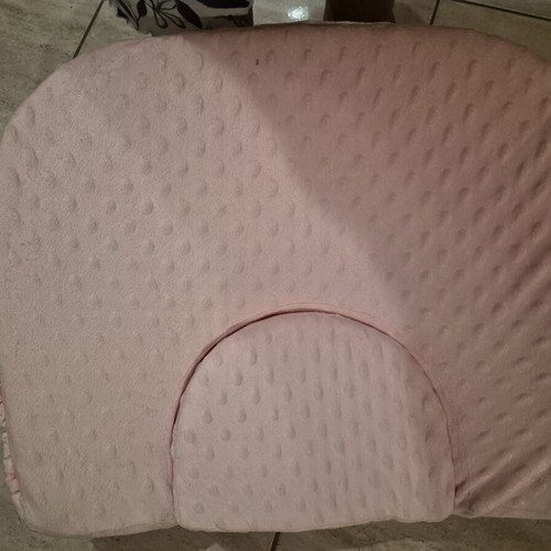 San Diego Bébé Eco-Nursing Pillow like new, pink