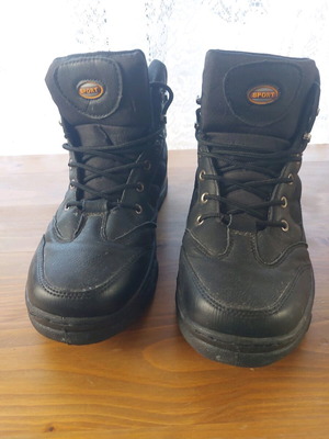 Men's black boots like new, size 41
