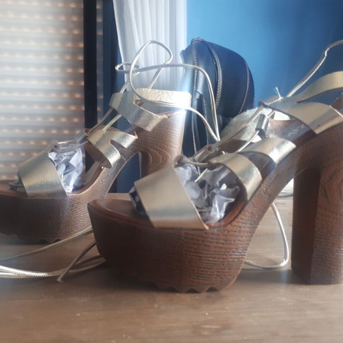 Bozikis sandals new, gold with high thick heel and ankle strap