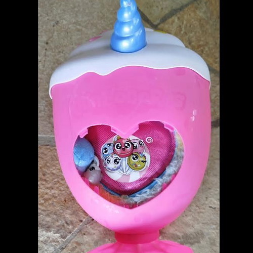 Zuru Rainbocorns Sweet Shake plush toy like new with sound