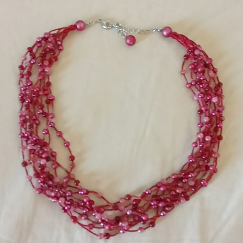Beaded necklace like new, red and pink