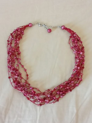 Beaded necklace like new, red and pink
