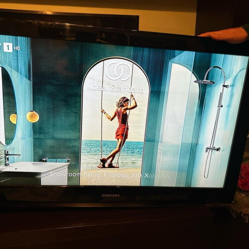 Samsung TV 43" like new, non-smart with built-in decoder