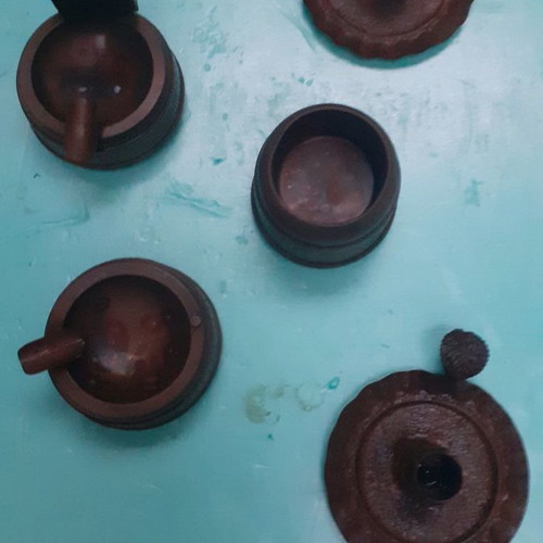 Set of brass ashtrays in excellent condition
