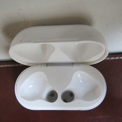 Lenovo LP40 Bluetooth 5.0 earphone case used, white