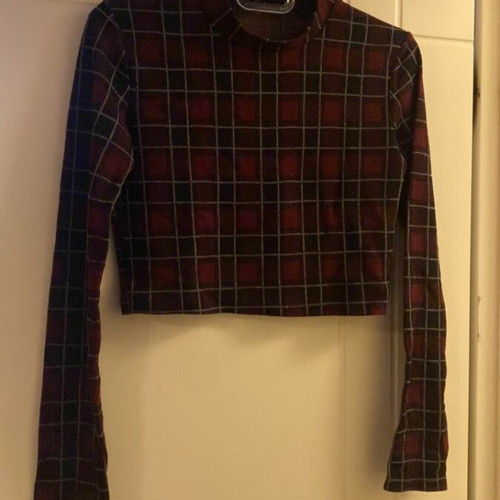 Red checked long-sleeve cropped blouse Pull & Bear like new, size S