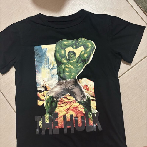 Hulk T-shirt like new for 9-year-old child