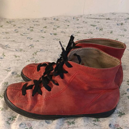 Red leather ankle boots size 37 used, sturdy design with black laces