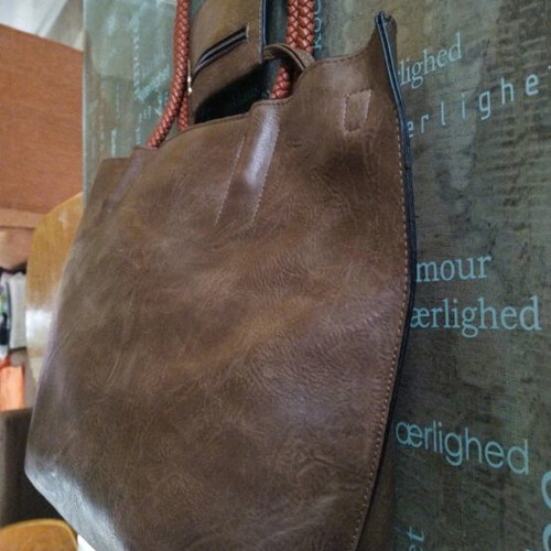 Shoulder bag set with two matching pouches like new, brown
