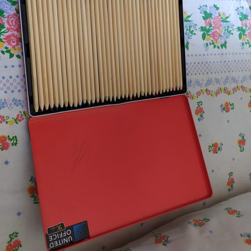 Colored pencils set of 36 in metal case