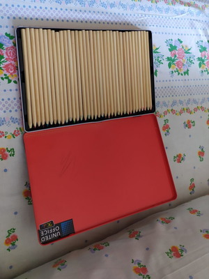 Colored pencils set of 36 in metal case
