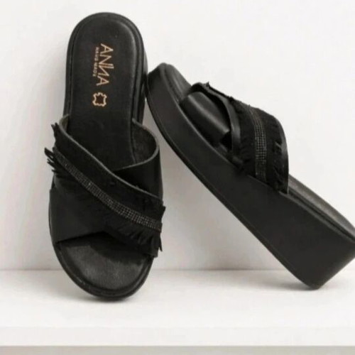 Leather platform sandals size 39 like new, black