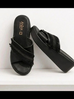 Leather platform sandals size 39 like new, black