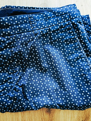 H&M men's shorts like new with geometric pattern size 52