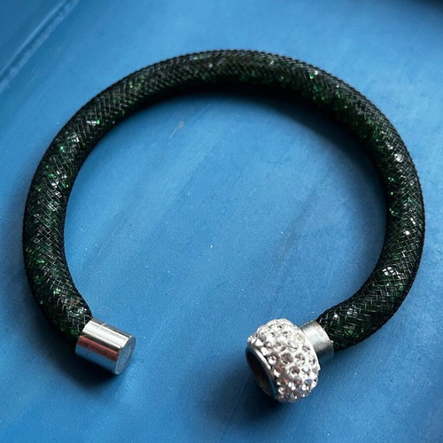 Bracelet like new dark green with iridescence and magnetic clasp