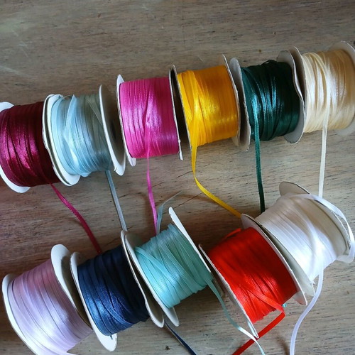 Vintage pack of 16 ribbons like new