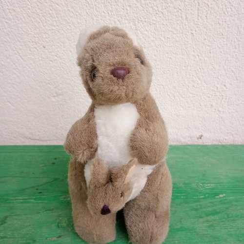 Vintage plush kangaroo like new, souvenir