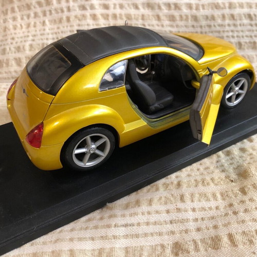Maisto Chrysler Pronto Cruizer 1:18 original concept version collectible car like new