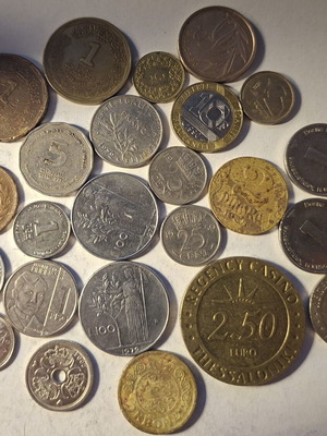 Lot of 26 used coins from 13 countries