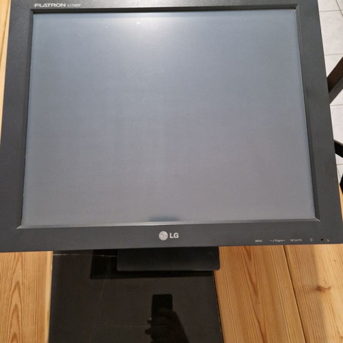 Οθόνη αφής LG Flatron L1730SFN 17 ιντσών σαν καινούργια, περιστρεφόμενη