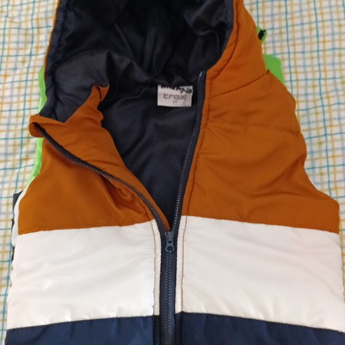 Sleeveless jackets 4 years like new, set of 2 pieces