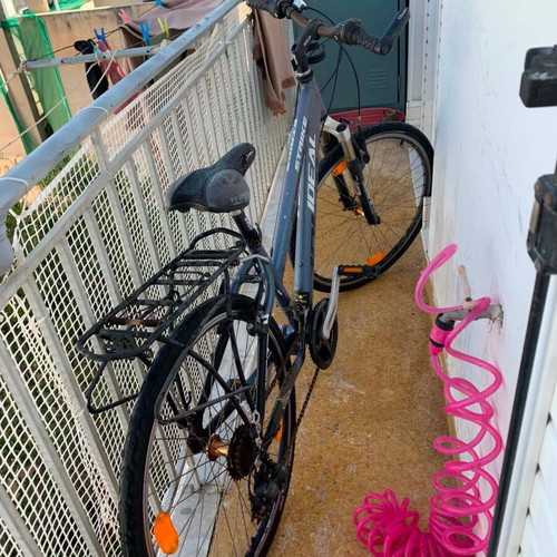 Ideal Strike 26" mountain bike used with Shimano gears, front suspension, rack