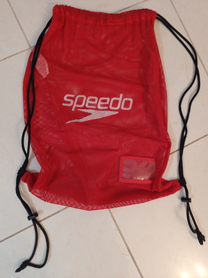 Τσάντα πλάτης Speedo διχτυωτή σαν καινούργια, κόκκινη, 66×48 εκ