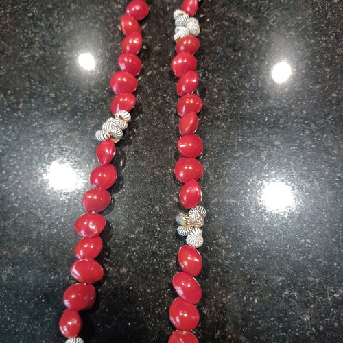 Necklace with red beads like new, long 120 cm