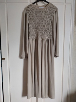 Zara beige dress like new, elastic long sleeve, length 116cm