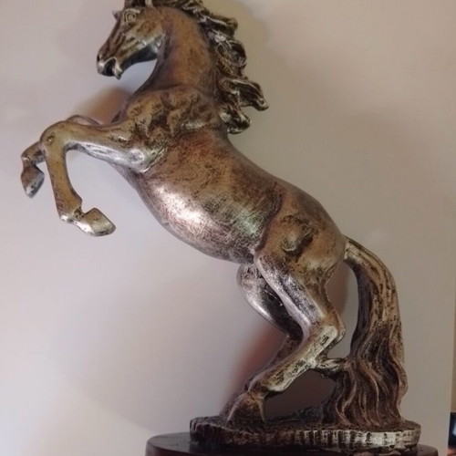 Horse statue on 2 legs like new, polyresin, 28 cm