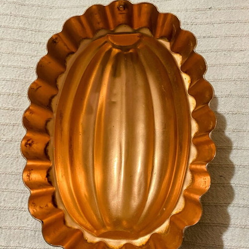 Vintage copper oval mold scallop used, decorative kitchen piece
