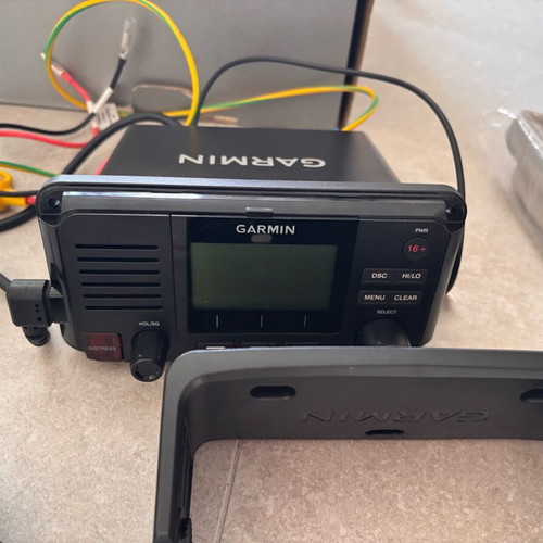 Garmin VHF 115i Marine Radio GPS DSC new