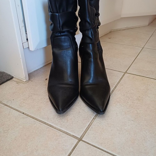 Sante boots size 39 black like new with 9 cm heel