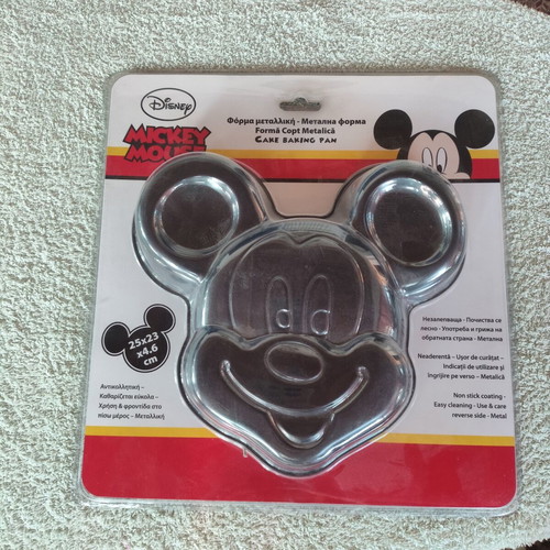 Disney Mickey Mouse Metal Cake Pan new, non-stick