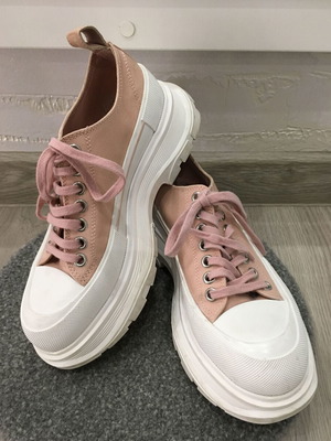Alexander McQueen Tread Slick leather trainers size 39 like new, white and pink