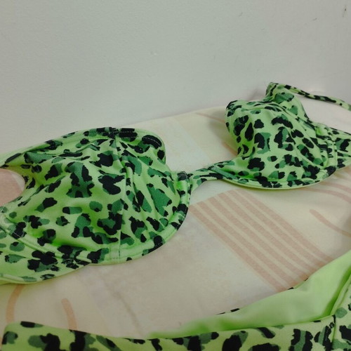Twiin bikini set like new, green with leopard print, size M