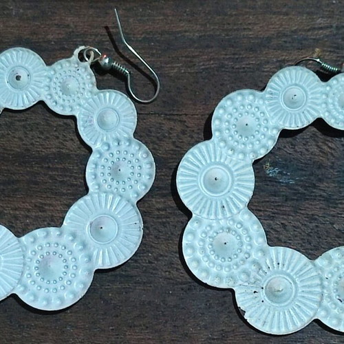Metal earrings like new, circular design with crystals